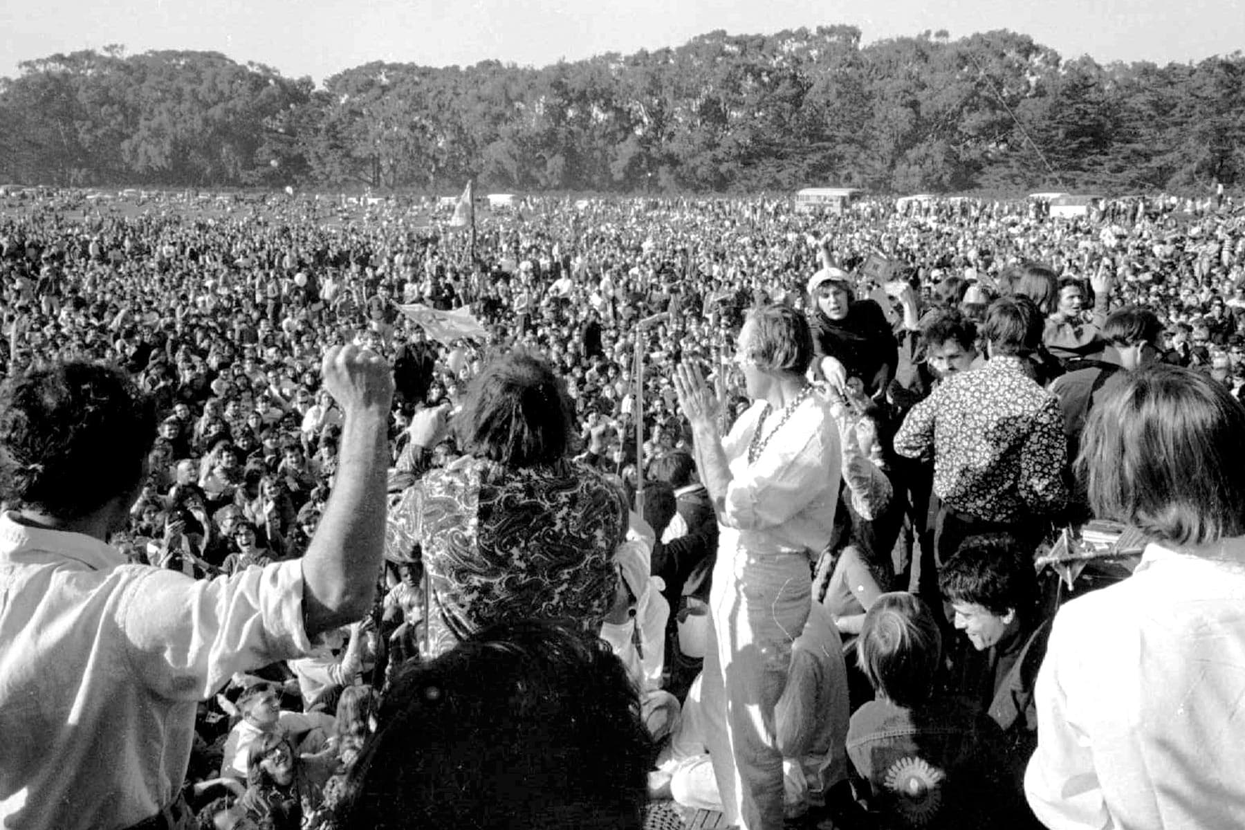 1960s San Francisco crowd